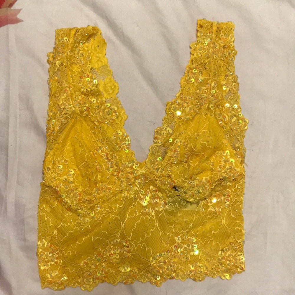 Bebe Lace Sequin Crop Top in Yellow